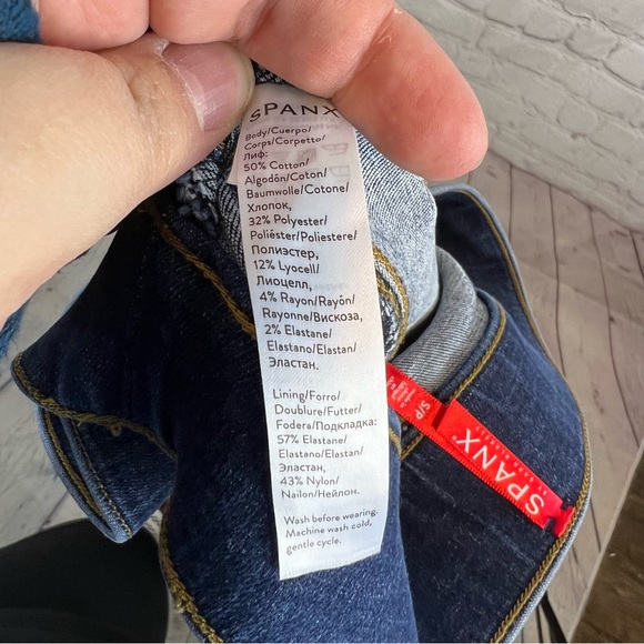 Spanx Distressed Ankle Skinny Jeans, Medium Wash size small - Picture 10 of 11